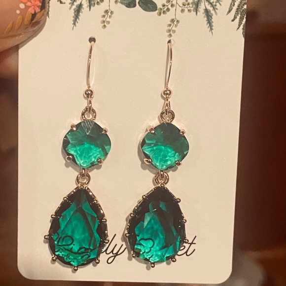 COPY - Gorgeous emerald statement earrings - Picture 5 of 5
